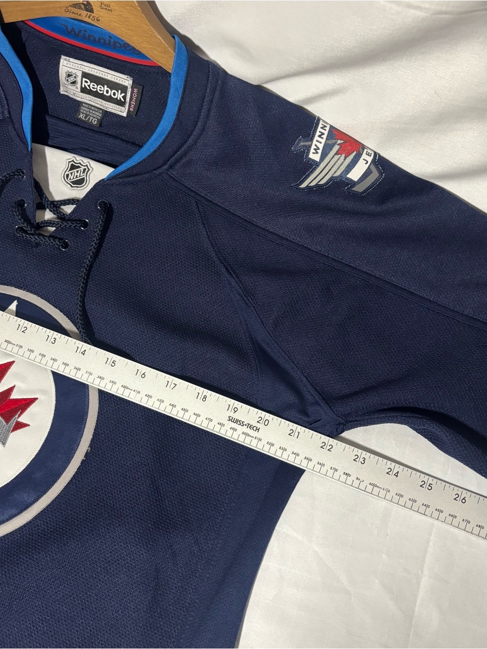 Winnipeg Jets Reebok Women's NHL Hockey
Jersey XL - Picture 9 of 10